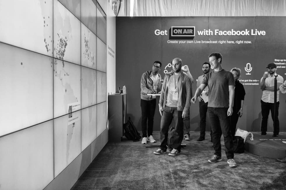 Mark Zuckerberg nella sua prima visita ufficiale a Roma Mark Zuckerberg nella sua prima visita ufficiale a Roma
