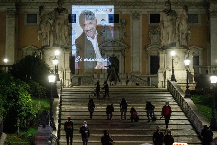 Addio Gigi Proietti, simbolo di una Roma immortale